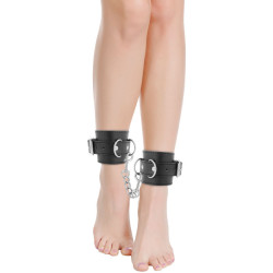 DARKNESS - SCHWARZE VERSTELLBARE LEDER-KNÖCHEL-HANDSCHELLEN – Produktansicht 2