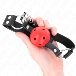 KINK - ATMUNGSAKTIVER BALL 4 CM KNEBEL MIT DOPPELNIET ROT 62,5 x 2,5 CM VERSTELLBAR 42-58 CM – Produktansicht 4