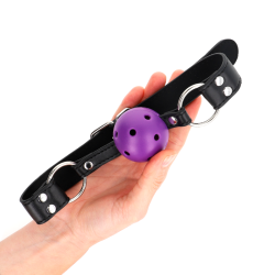 KINK - ATMUNGSAKTIVER BALL 4 CM KNEBEL MIT DOPPELNIET LILA 62,5 x 2,5 CM VERSTELLBAR 42-58 CM – Produktansicht 3