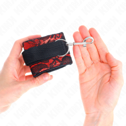 KINK - KURZE HANDGELENKSFESSELN AUS SAMTSPITZE UND NYLONFESSEL ROT/SCHWARZ 23 X 6,5 CM – Produktansicht 4