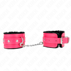 KINK - PREMIUM PELZGEFÜTTERTE HANDGELENKFESSELN SCHWARZ MIT HIMBEERROSEN-GÜRTEL VERSTELLBAR 17-29 CM X 6 CM –…