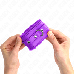 KINK - PREMIUM PELZGEFÜTTERTE HANDGELENKFESSELN LILA MIT LILA GÜRTEL VERSTELLBAR 17-29 CM X 6 CM – Produktansicht 4
