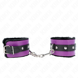KINK - PREMIUM PELZGEFÜTTERTE HANDGELENKFESSELN SCHWARZ MIT LILA / SCHWARZER GÜRTEL VERSTELLBAR 17-29 CM X 6 CM –…