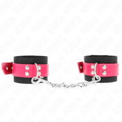 KINK - NYLON HANDGELENKFESSELN SCHWARZ MIT KUNSTLEDERGÜRTEL HIMBEERROSA VERSTELLBAR 19-29 CM X 5,1 CM – Produktansicht 2