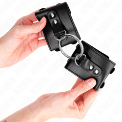 KINK - FESTE HANDGELENKFESSELN MIT RING UND NIETEN VERSTELLBAR SCHWARZ 17-22 CM X 6,5 CM – Produktansicht 4