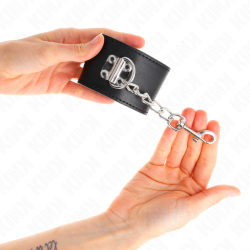 KINK - HANDGELENKFESSELN MIT VORHÄNGESCHLOSS VERSCHLUSS SCHWARZ VERSTELLBAR 16-23 CM X 5,5 CM – Produktansicht 4