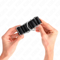KINK - SCHARNIERÄHNLICHE DÜNNE HANDGELENKFESSELN SCHWARZ VERSTELLBAR 16-22 CM X 3,5 CM – Produktansicht 4