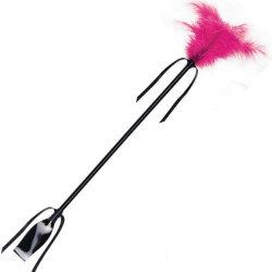SECRETPLAY - PEITSCHE UND FEDER IN SCHWARZ UND FUCHSIA – Produktansicht 2