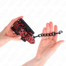 KINK - HANDGELENKFESSELN MIT RAUTENMUSTER, DUNKELROT, VERSTELLBAR 17-26 CM X 5,5 CM – Produktansicht 4