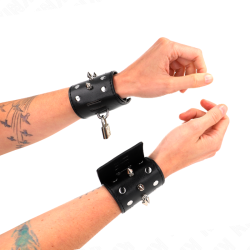 KINK - PUNK HANDGELENKFESSELN MIT SPIKES 25 X 6 CM – Produktansicht 3