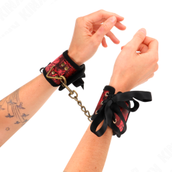 KINK - SCANDAL HANDGELENKSFESSELN ROT-SCHWARZE SPITZENDETAILS 24,5 CM X 6,5 CM – Produktansicht 3
