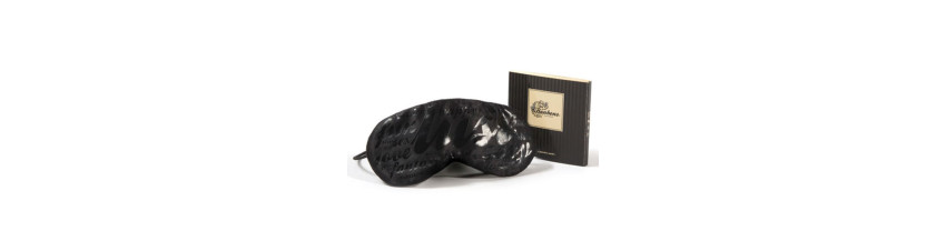 Masken und Handschellen